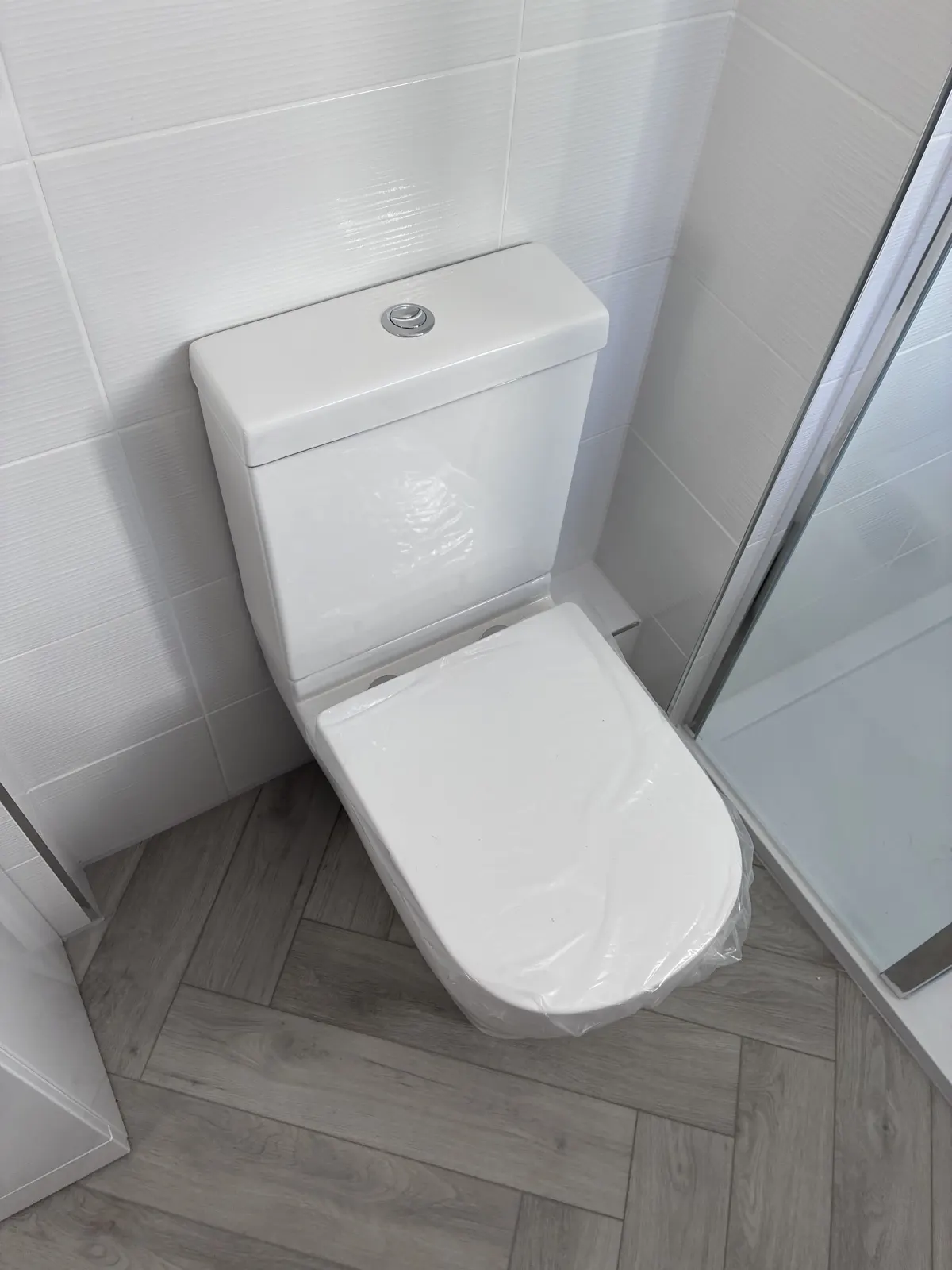 Tiled bathroom finished by Scott-Eco Builders in East Lothian